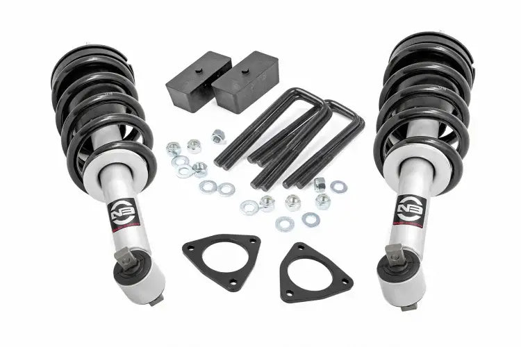 Load image into Gallery viewer, Rough Country | 2007-2018 GM 1500 2.5 Inch Leveling Kit - M1 Struts
