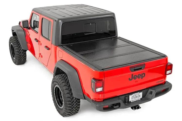 Load image into Gallery viewer, Rough Country | 2020-2022 Jeep Gladiator JT Hard Low Profile Bed Cover | 47620500
