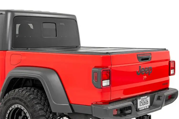 Load image into Gallery viewer, Rough Country | 2020-2022 Jeep Gladiator JT Hard Low Profile Bed Cover | 47620500
