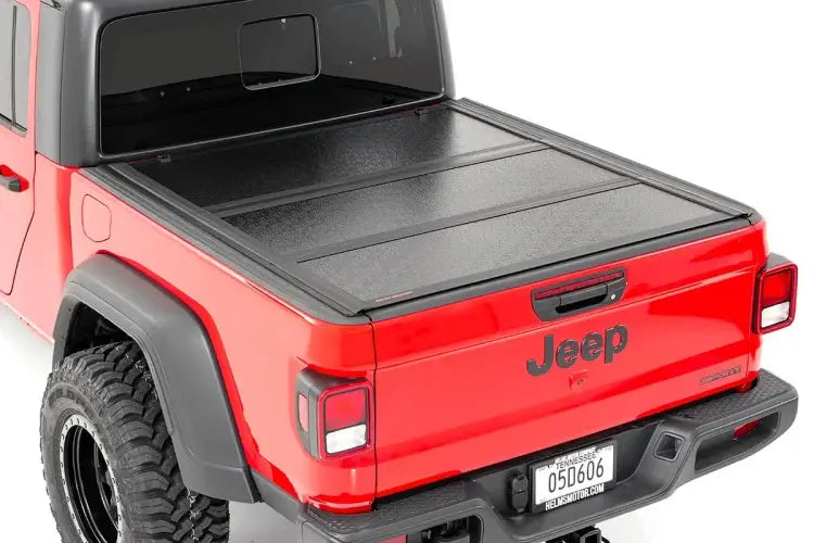 Load image into Gallery viewer, Rough Country | 2020-2022 Jeep Gladiator JT Hard Low Profile Bed Cover | 47620500
