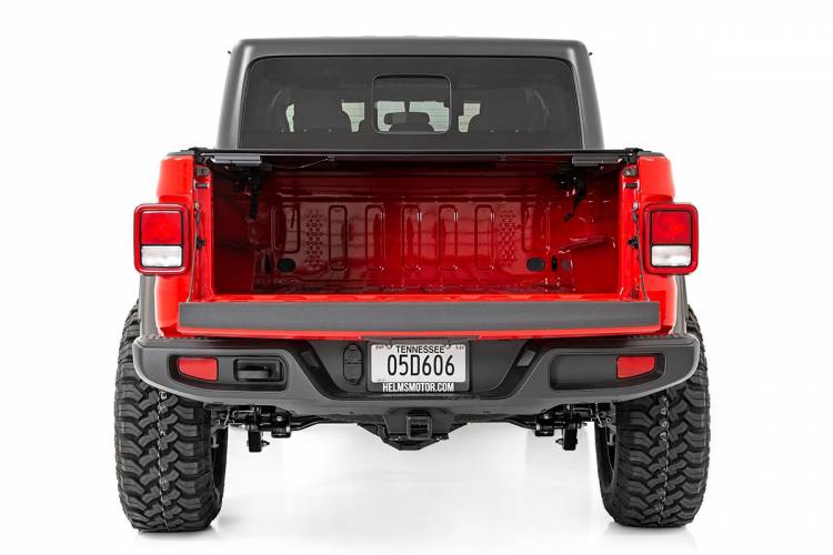 Load image into Gallery viewer, Rough Country | 2020-2022 Jeep Gladiator JT Hard Low Profile Bed Cover | 47620500
