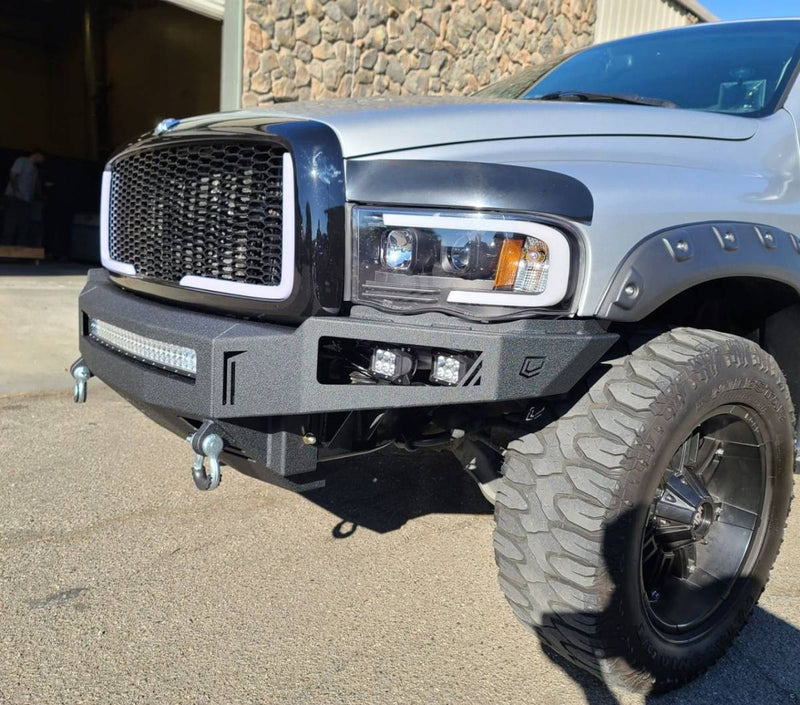 Load image into Gallery viewer, Chassis Unlimited | 2003-2005 Dodge Ram 2500 / 3500 Octane Series Front Bumper | CUB900131
